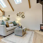 1 Bed In Oc-t34011 Feriehus